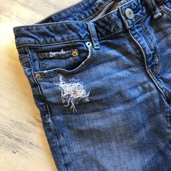 American Eagle Bermuda Shorts - Picture 3 of 7